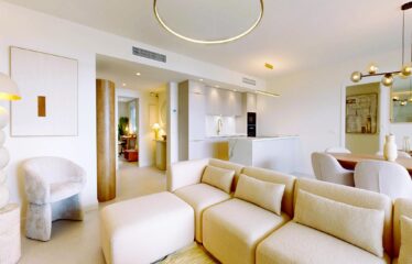 Lujoso Apartamento de 4 Dormitorios en Rio Real, con vistas al mar.