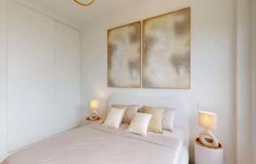 Lujoso Apartamento de 4 Dormitorios en Rio Real, con vistas al mar.