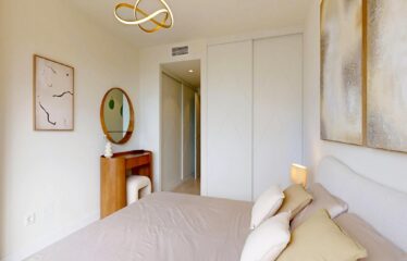 Lujoso Apartamento de 4 Dormitorios en Rio Real, con vistas al mar.