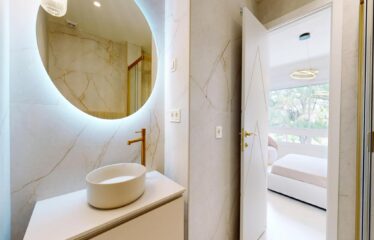 Lujoso Apartamento de 4 Dormitorios en Rio Real, con vistas al mar.