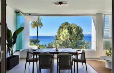 Lujoso Apartamento de 4 Dormitorios en Rio Real, con vistas al mar.