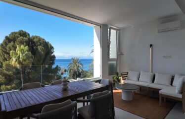 Lujoso Apartamento de 4 Dormitorios en Rio Real, con vistas al mar.