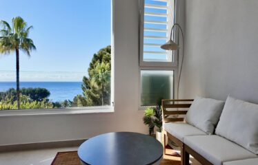 Lujoso Apartamento de 4 Dormitorios en Rio Real, con vistas al mar.
