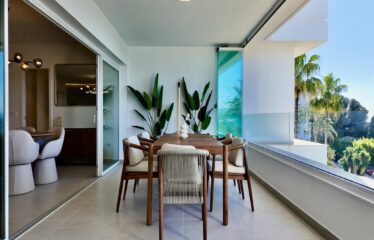 Lujoso Apartamento de 4 Dormitorios en Rio Real, con vistas al mar.